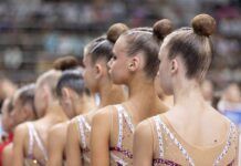Российские гимнастки выиграли серебро в групповом многоборье на ЧЕ